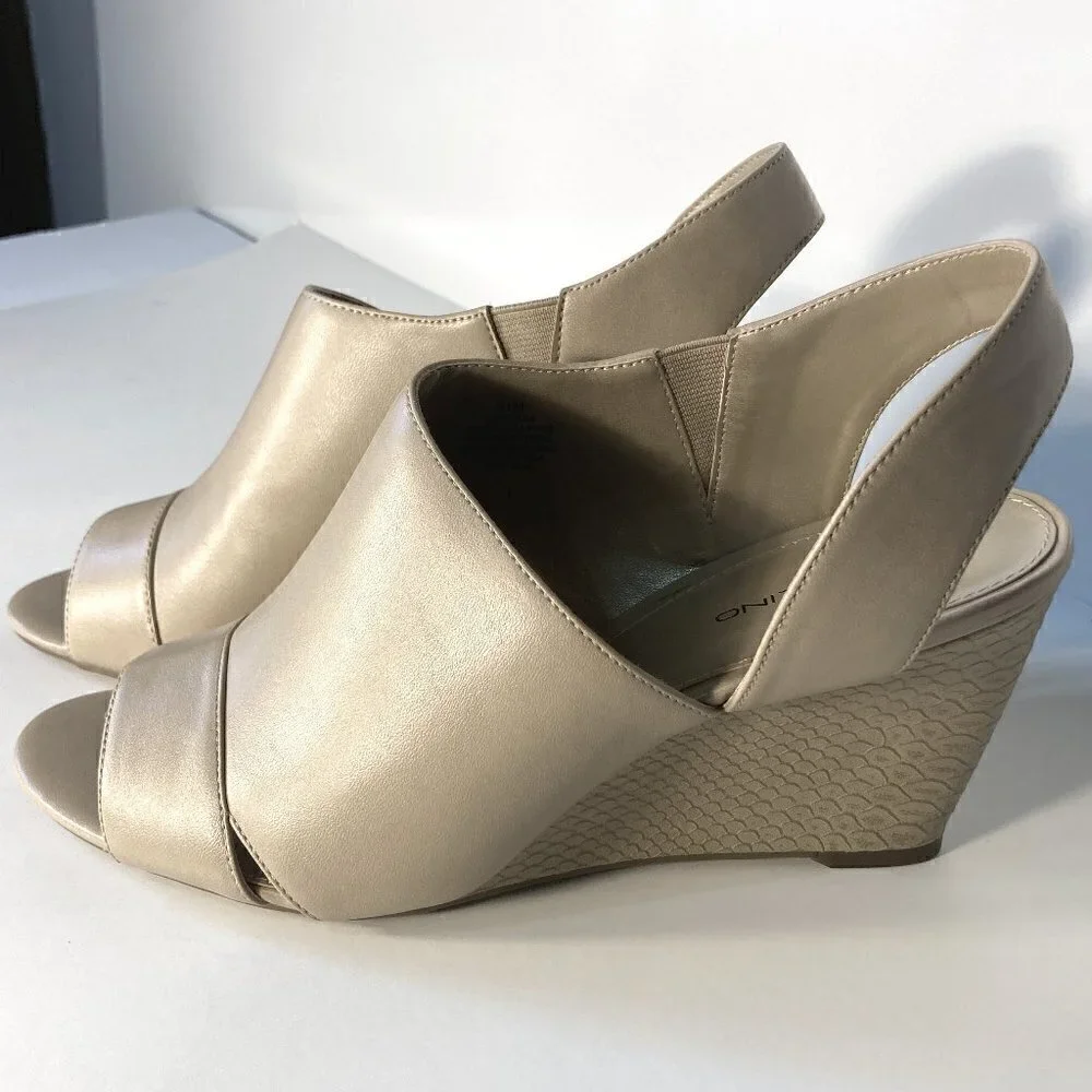 Bandolino SZ 8.5 Neutral taupe wedge slide with back strap comfortable